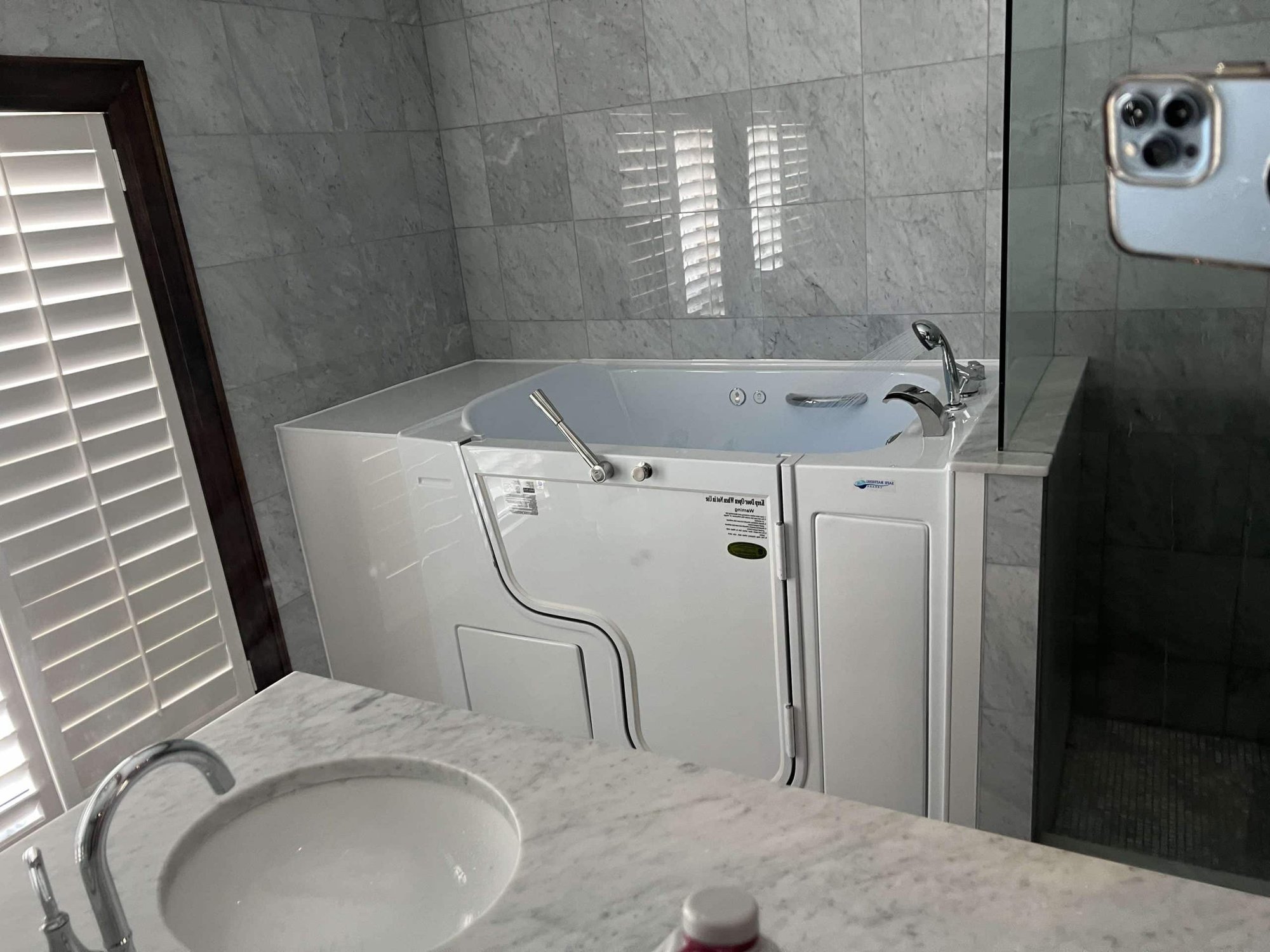 Accessible bath tub 4