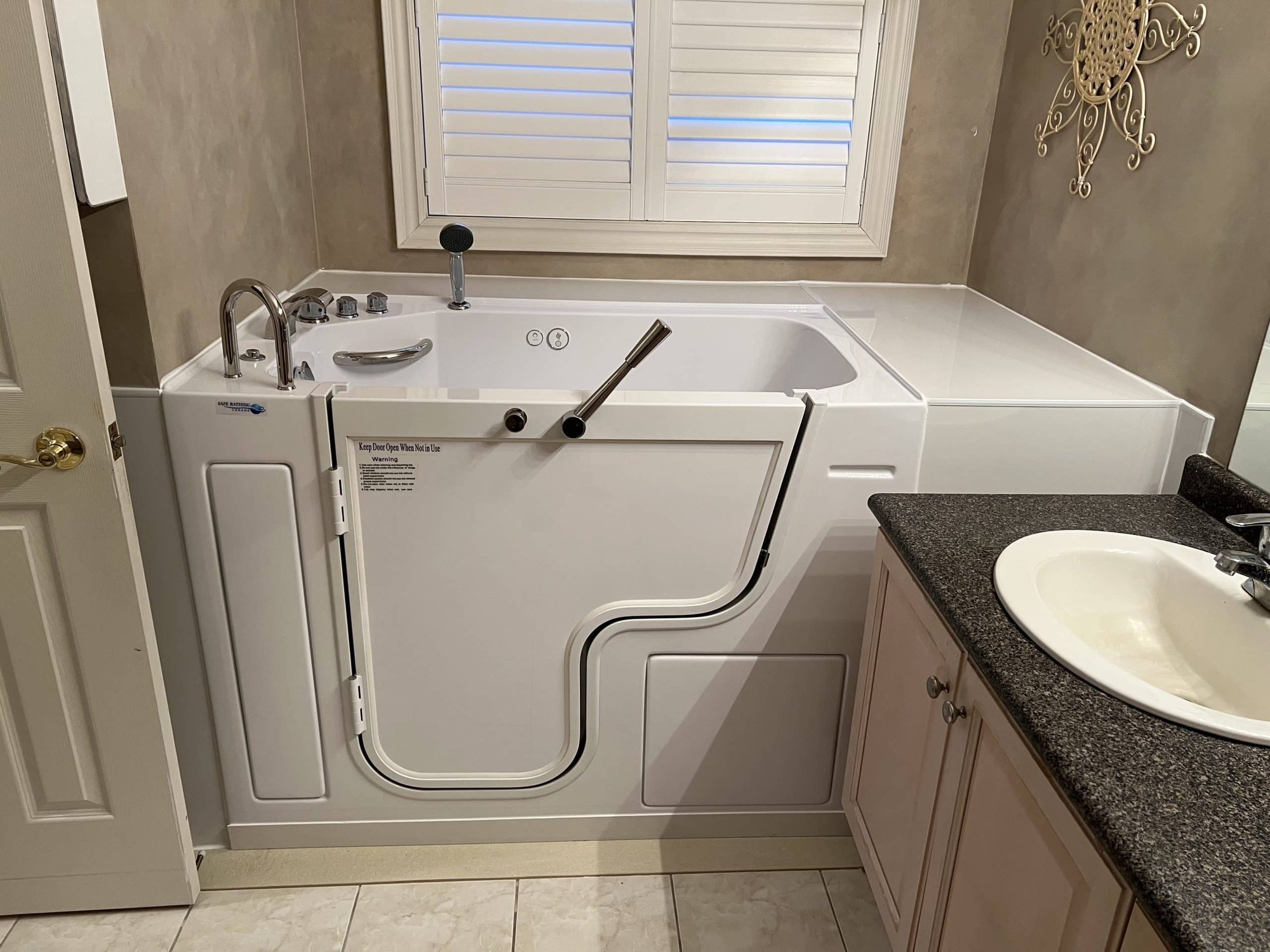 Walk-In-Bathtub-Installation-Process-scaled